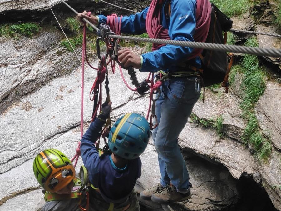 Curso de iniciación en Vía Ferrata, progresión y seguridad. Serranía de Cuenca.